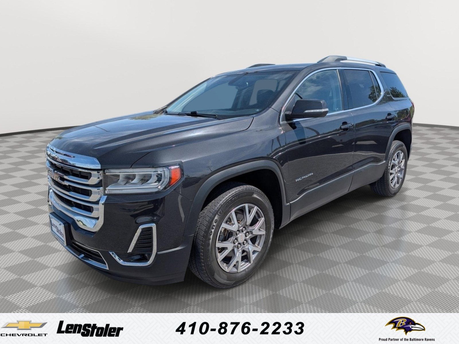 2020 GMC Acadia SLT in Carbon Black Metallic — front three-quarter view