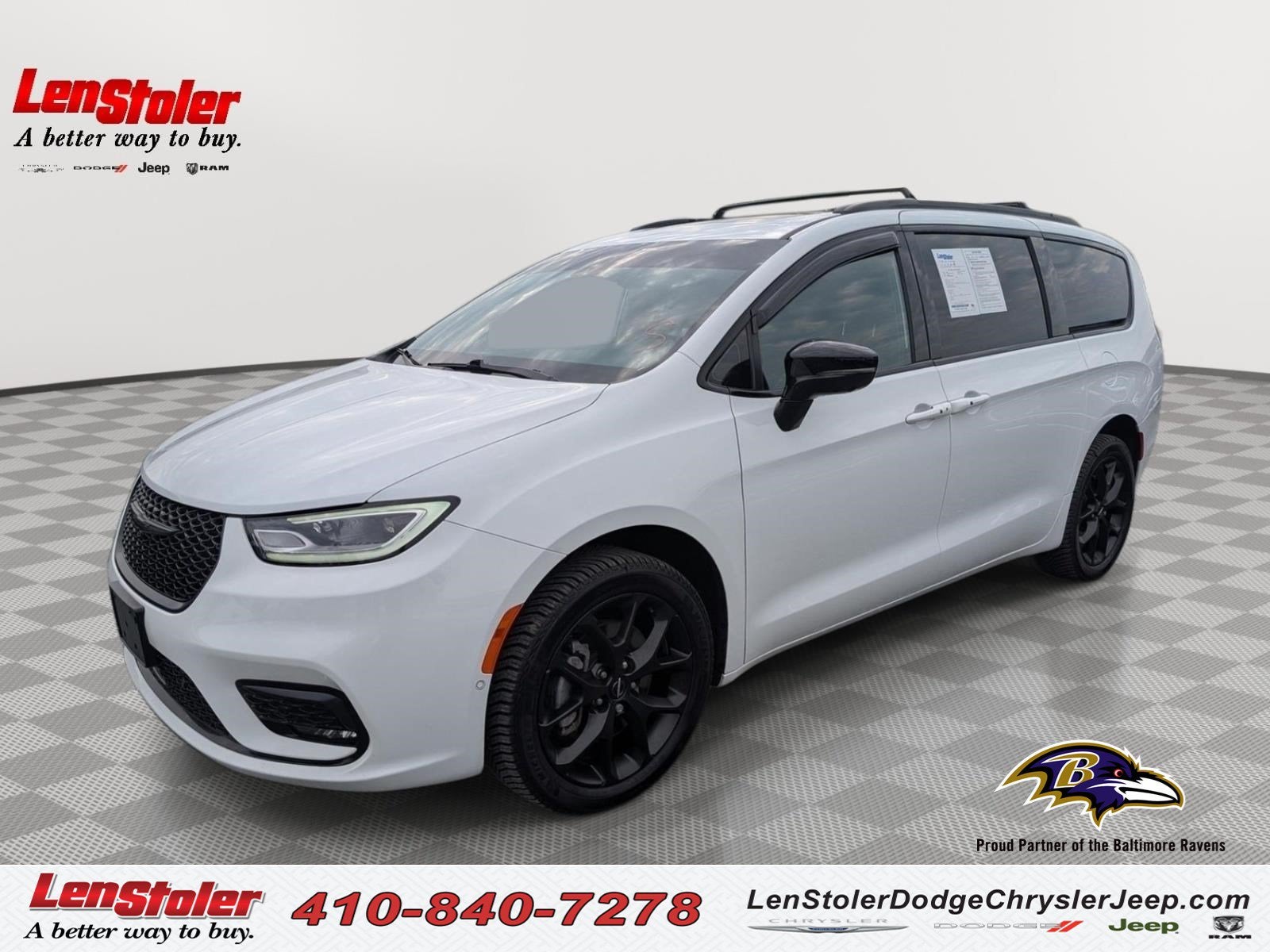 2023 Chrysler Pacifica Limited in Bright White Clearcoat — front three-quarter view