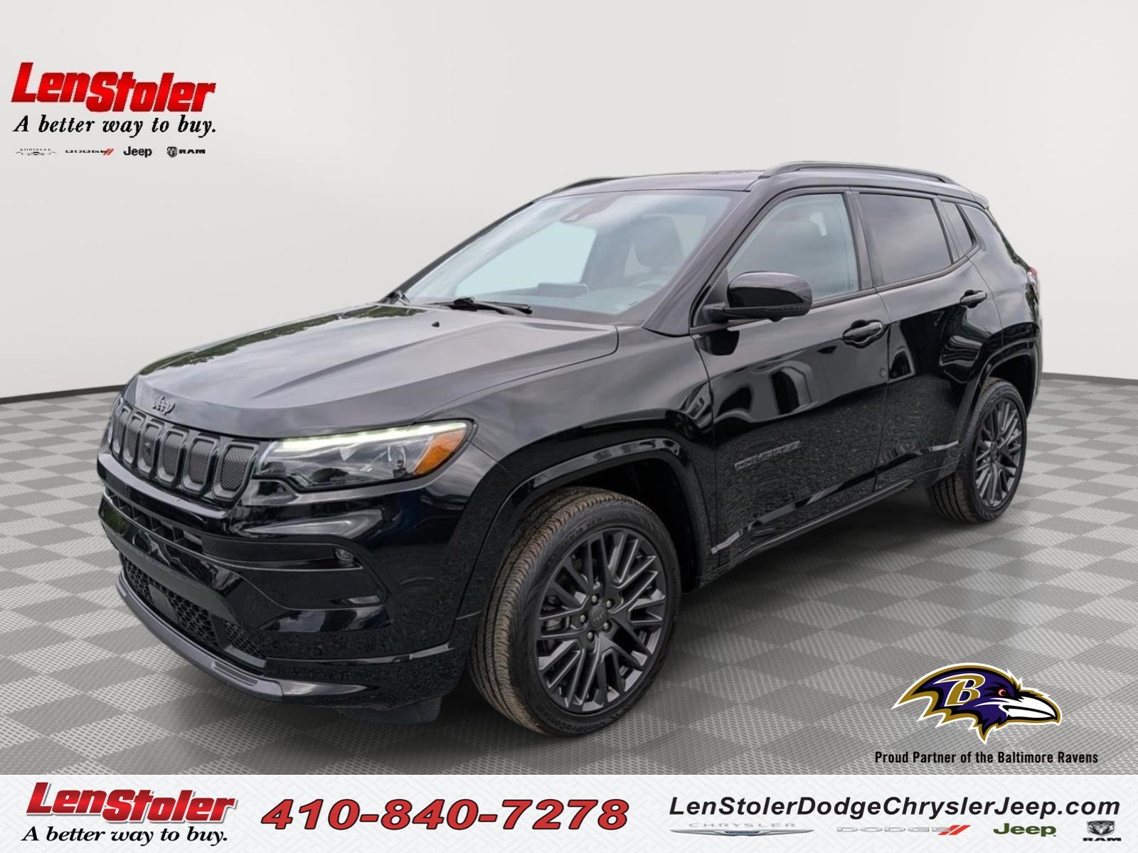 2022 Jeep Compass High Altitude in Diamond Black Crystal Pearlcoat — front three-quarter view