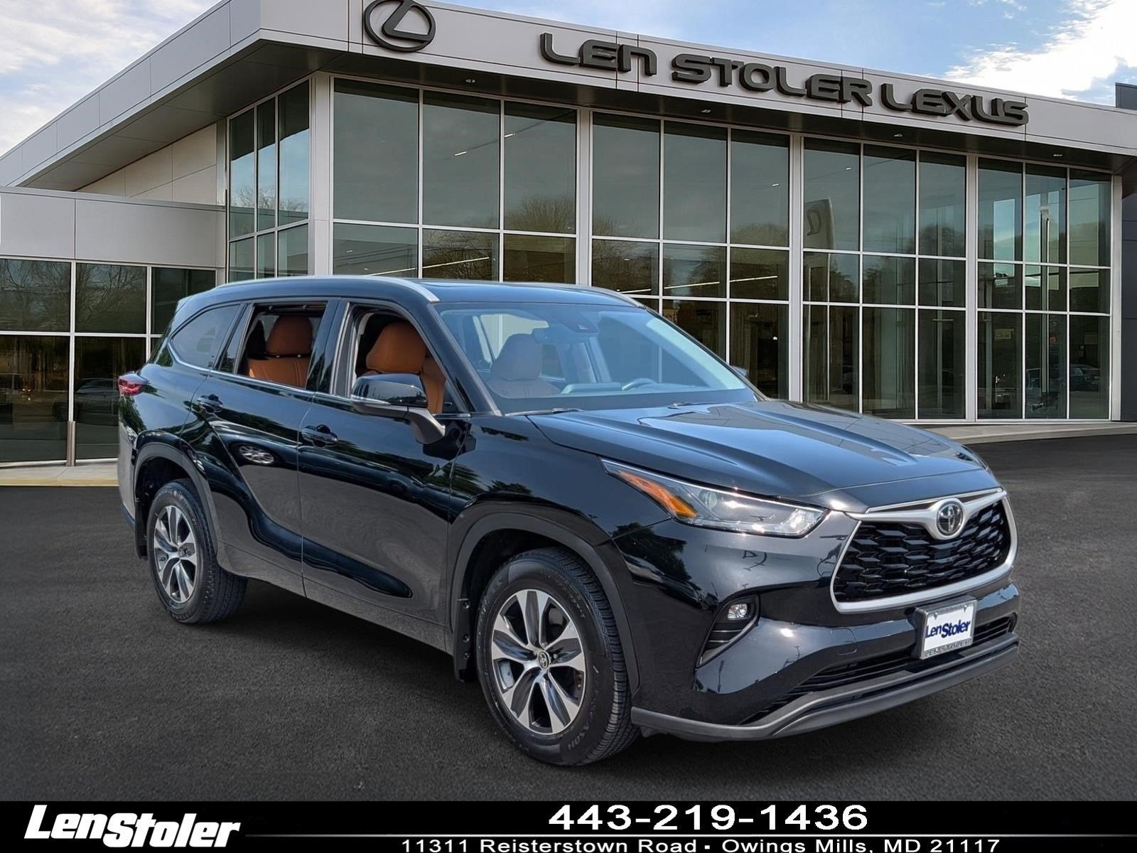 2022 Toyota Highlander XLE in Midnight Black Metallic — front three-quarter view