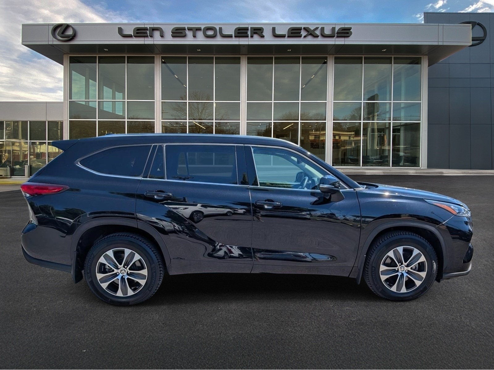2020 Toyota Highlander — side profile view