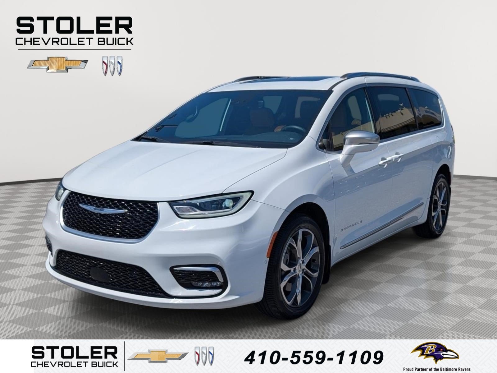 2021 Chrysler Pacifica Pinnacle in Bright White — front three-quarter view